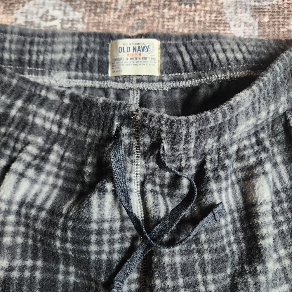 Old Navy Men's Black and Gray Plaid Pajama Pants - Picture 2 of 4